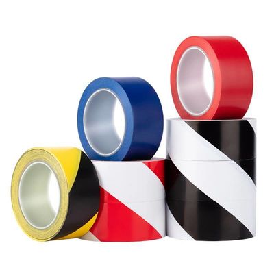 satın al Depo güvenliği için yüksek germe dayanıklılığı olan siyah ve sarı renkli PVC yol işaretleme bantı online manufacture